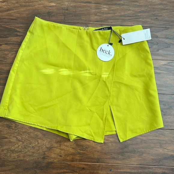 Strut & Bolt Pants - Strut & Bolt Green/Yellow Skort NWT